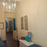 Antonia's Vacation Home, At The Museum 아파트 *
